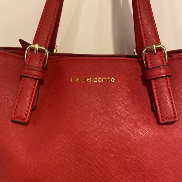Liz Claiborne Little Red Handbag, Gently Used Compact/roomy. Very Cute Stylish - Picture 4 of 10